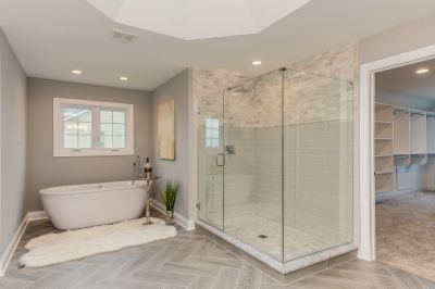 Glass Enclosed Bathtub